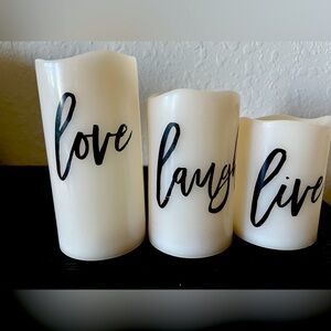 Battery operated candles set.